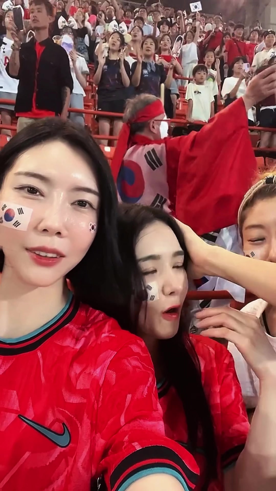  韩国女球迷不会让你失望，有没有被羡慕到